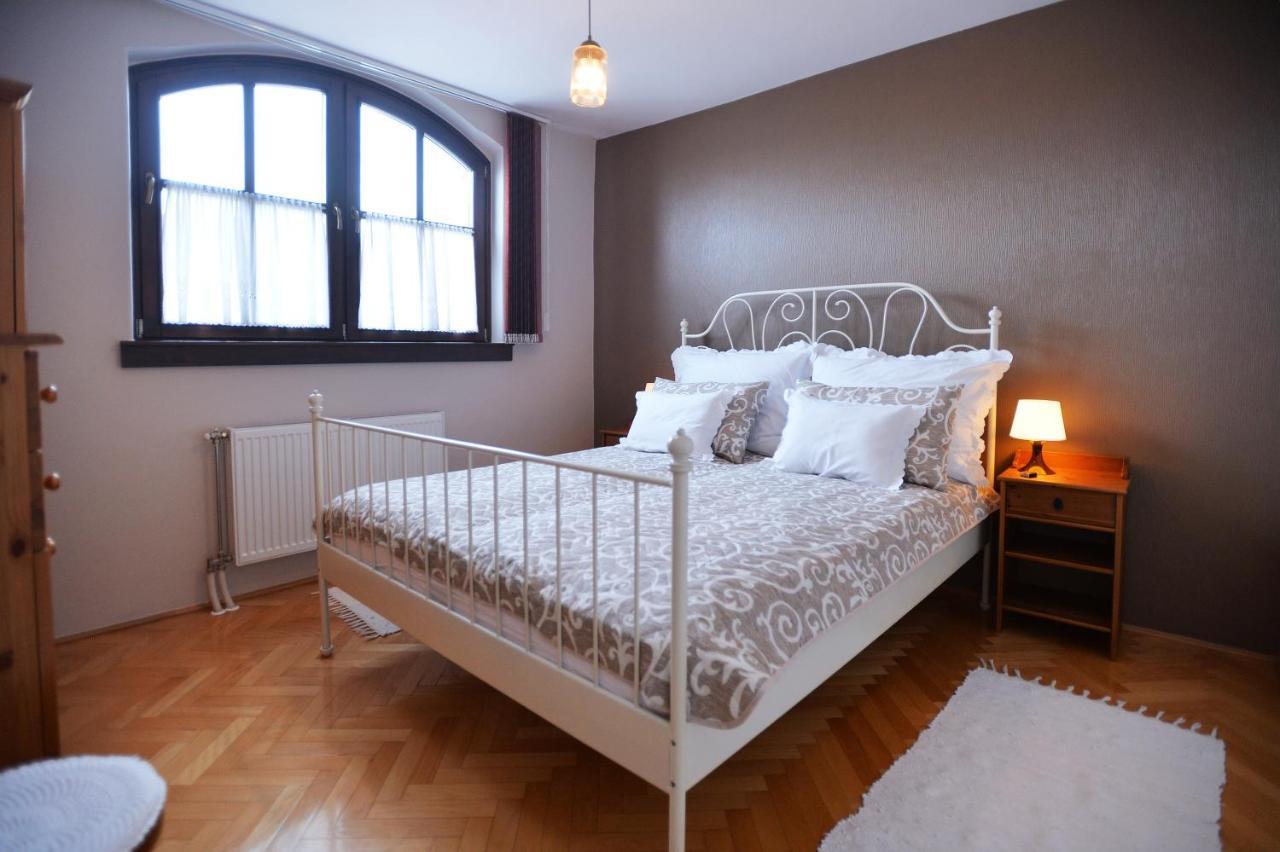 Mi12 Apartment Егер Екстериор снимка