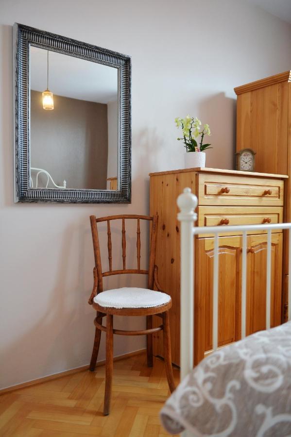 Mi12 Apartment Егер Екстериор снимка