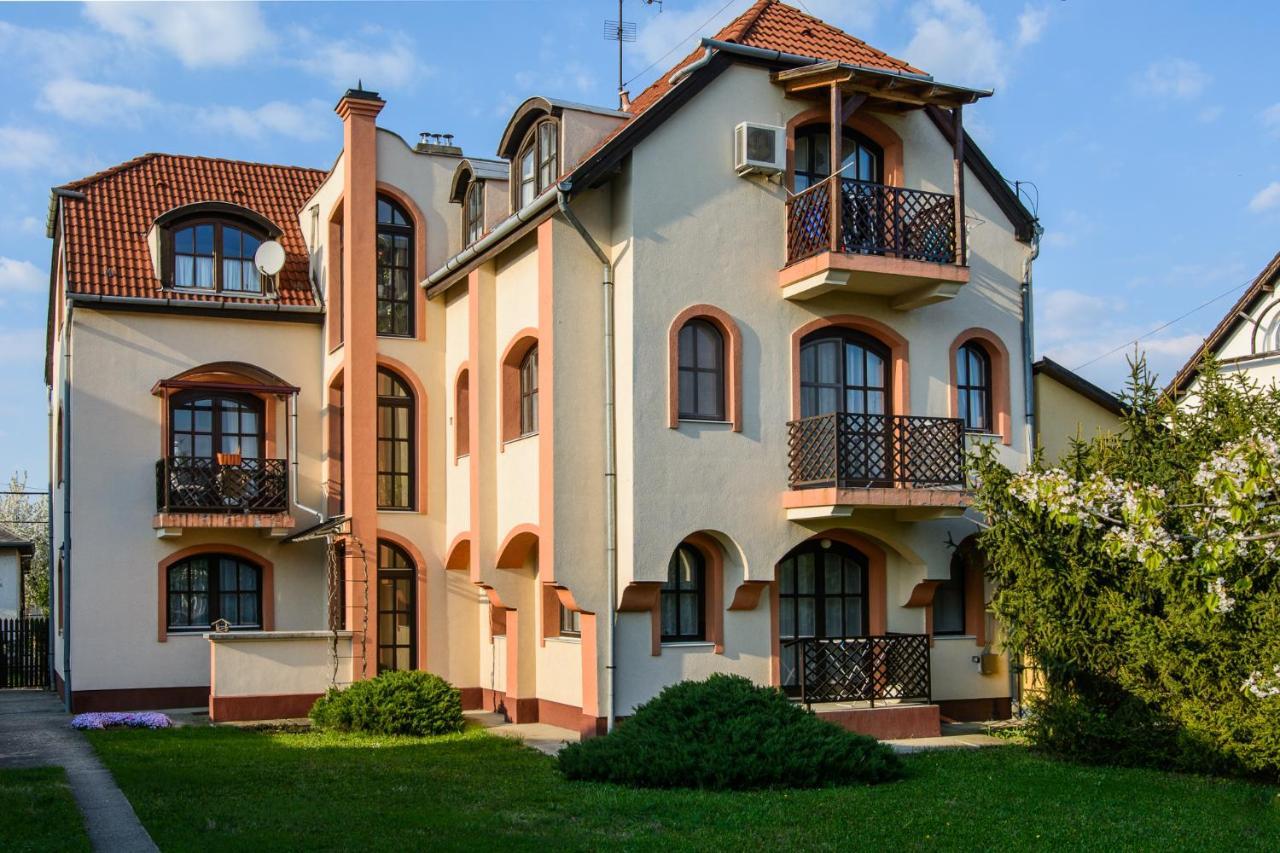 Mi12 Apartment Егер Екстериор снимка