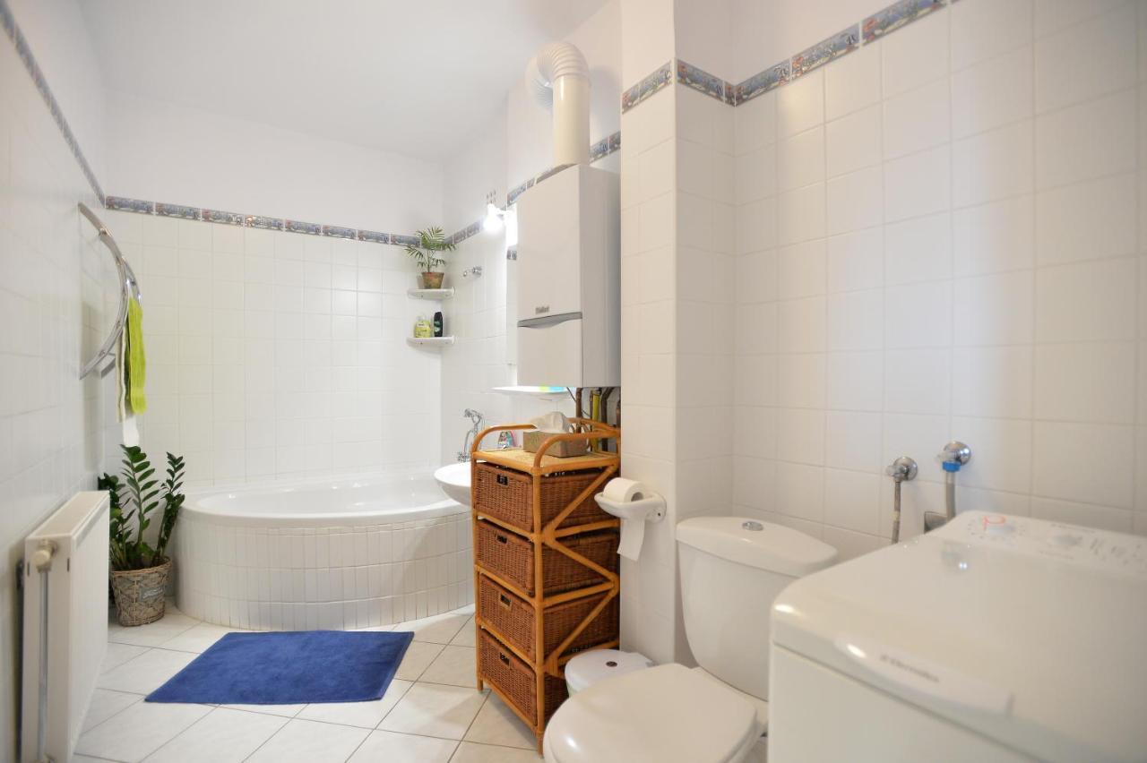 Mi12 Apartment Егер Екстериор снимка