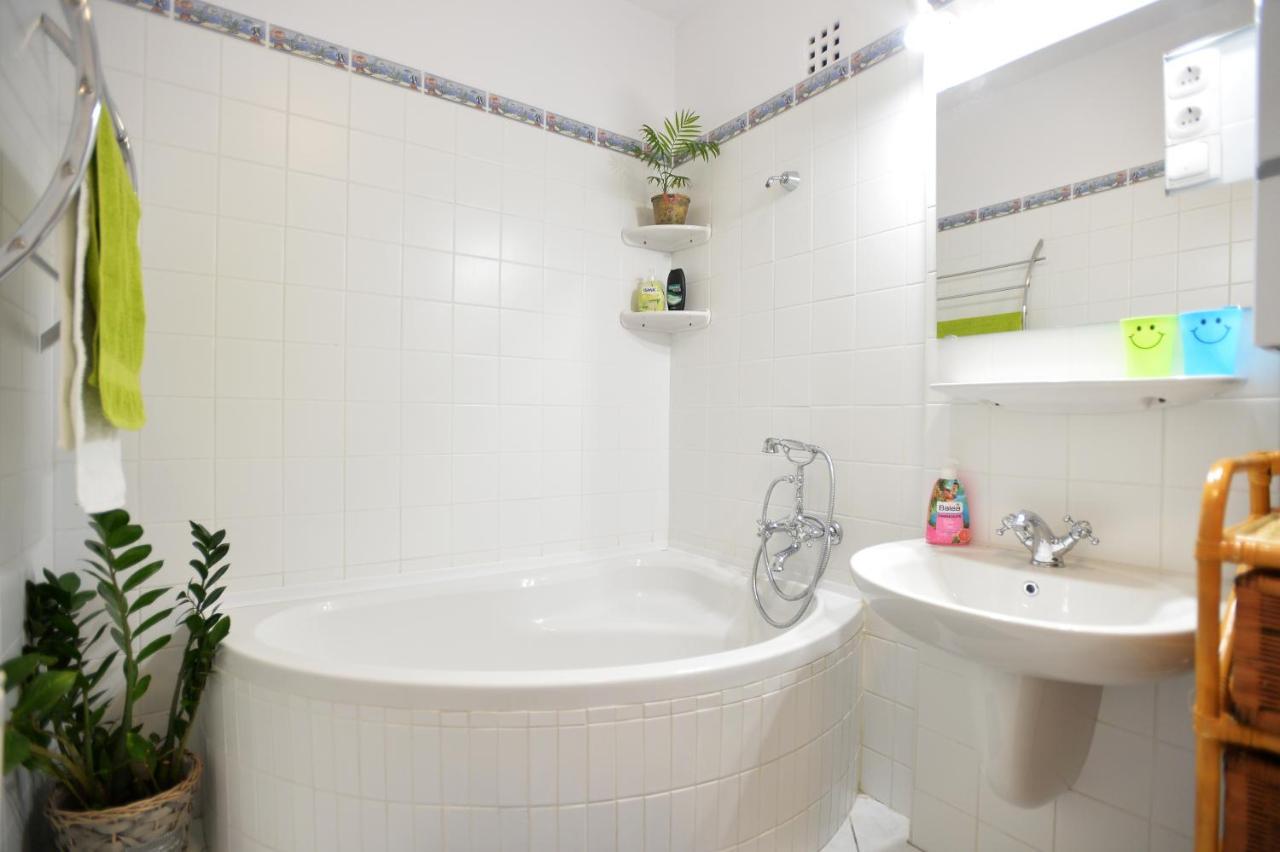 Mi12 Apartment Егер Екстериор снимка
